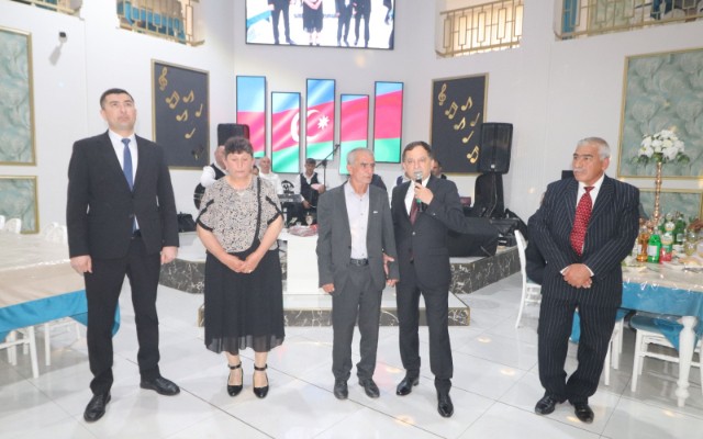Qazaxın icra başçısı şəhid qardaşının toyunda
